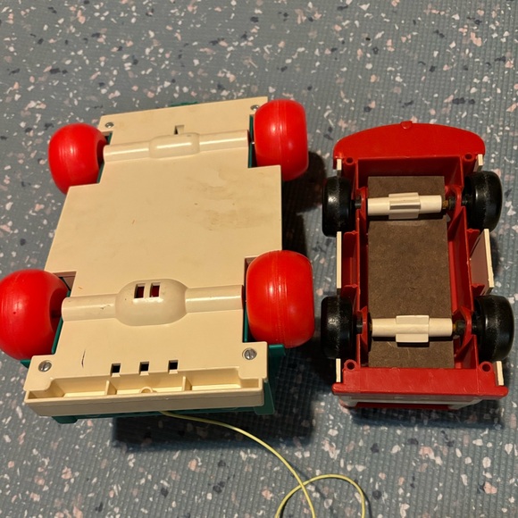 Vintage Fisher Price mini bus , 2 extra vehicles , 8 wooden people and 2 plastic - Picture 6 of 13